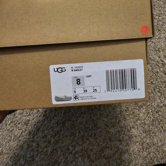 UGG Gray Suede Moccasin Slippers - Womens Size 8 - Picture 9 of 9